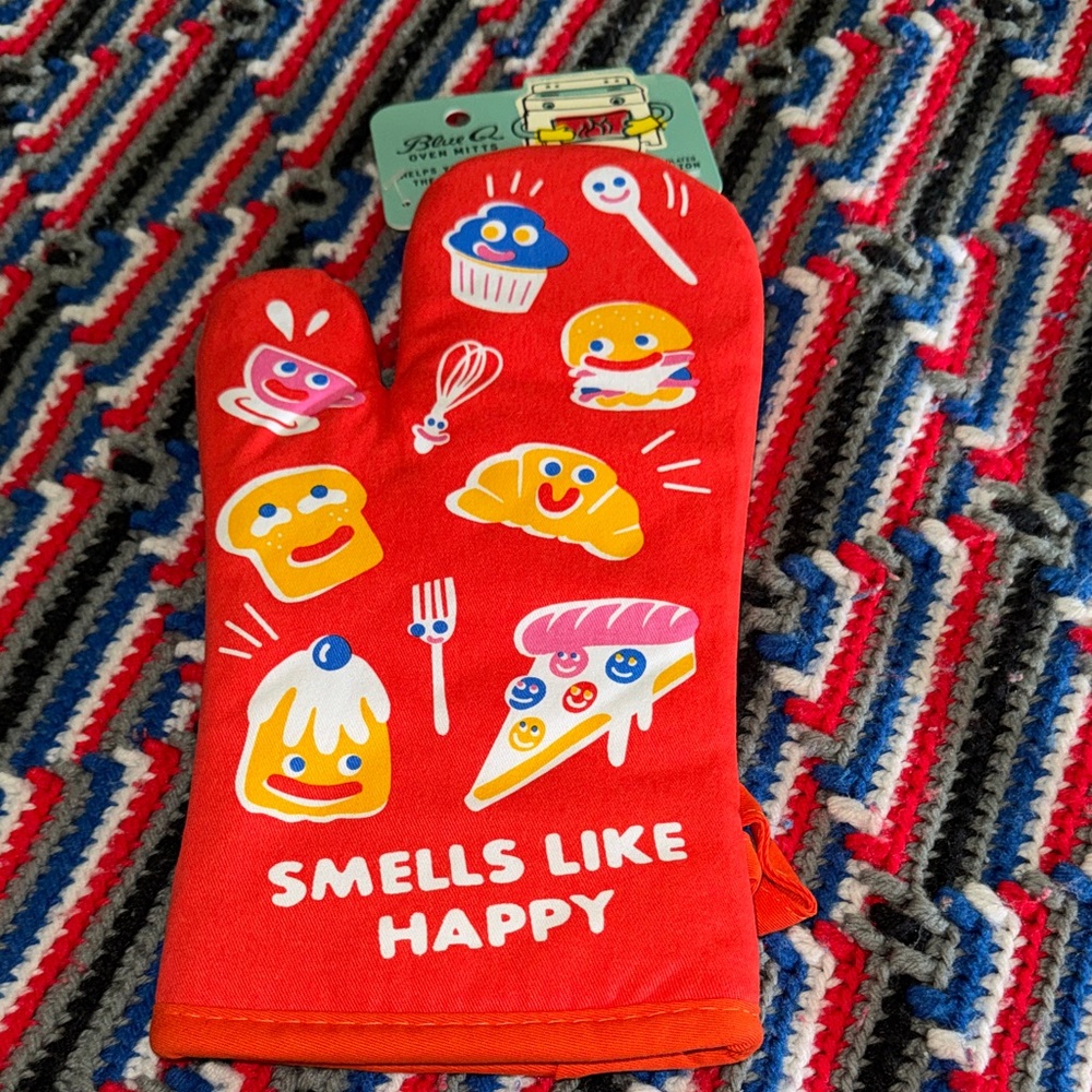 Blue Q multicolored “Smells Like Happy” cotton oven mitt New With Tags